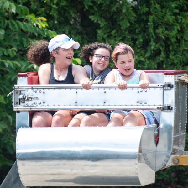 zoo guests on scrambler ride